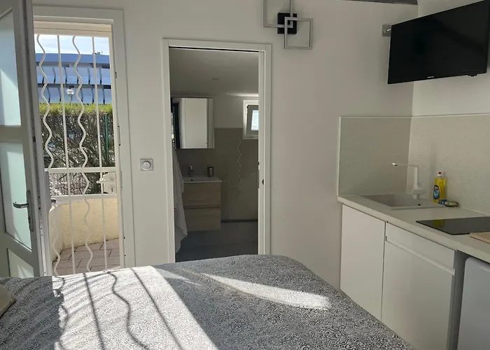 Begood'iz Naturiste Independant Au Calme Au Coeur Du Village ゲストハウス 3*